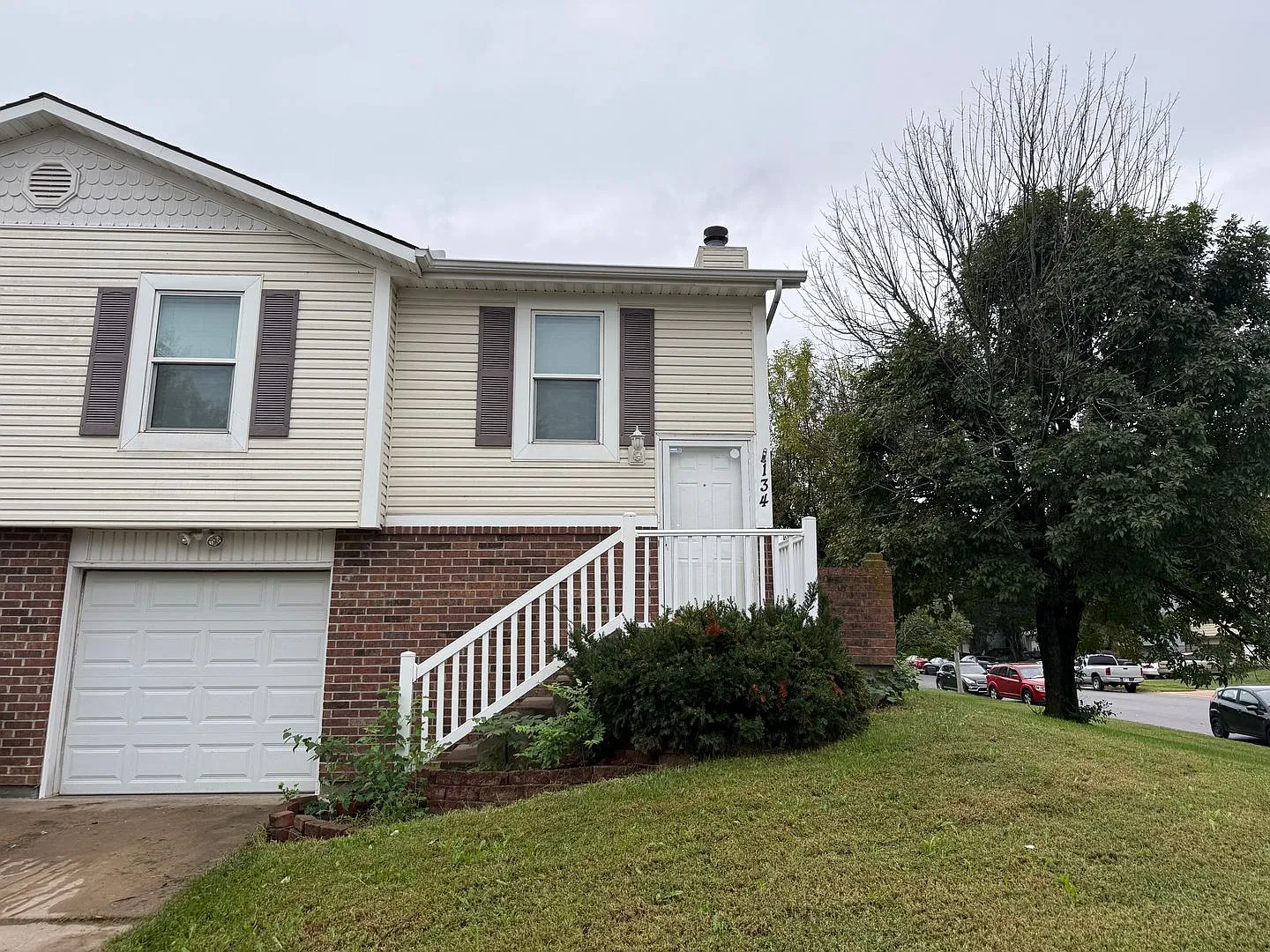Beautiful 3 Bedroom, 2 Bathroom Olathe Duplex on Corner Lot with Fenced in yard and Vaulted Ceili... — Photo 1