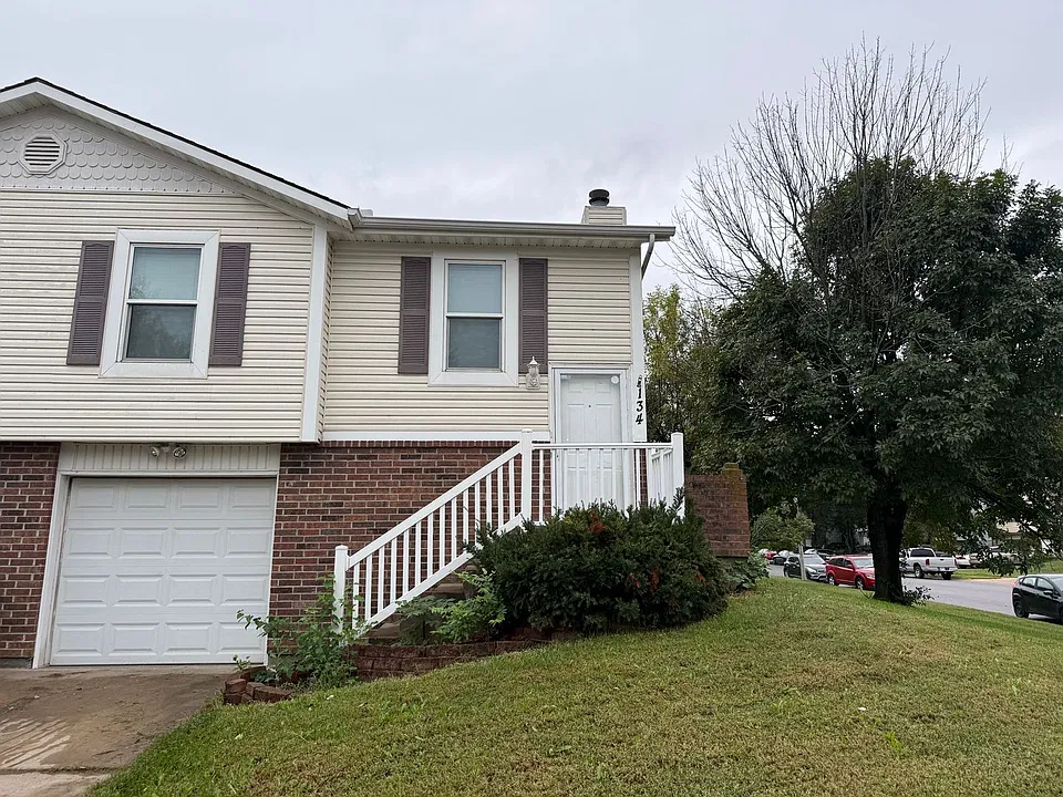 134 N Saxony Dr