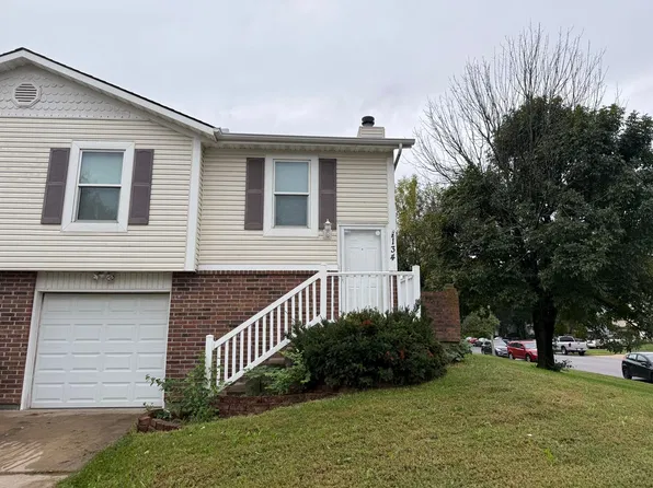 134 N Saxony Dr, Olathe, KS 66061