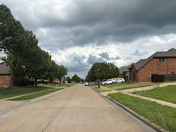 4th image of 102 Troy Ln