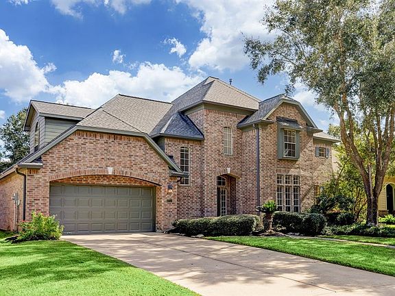 You will love this highly desirable section of Cinco Ranch! Lots of beautiful large trees, walking paths, and AMAZING location that is close to EVERYTHING! Walking/Biking trails make all of the highly acclaimed Katy ISD schools this home is zoned to 