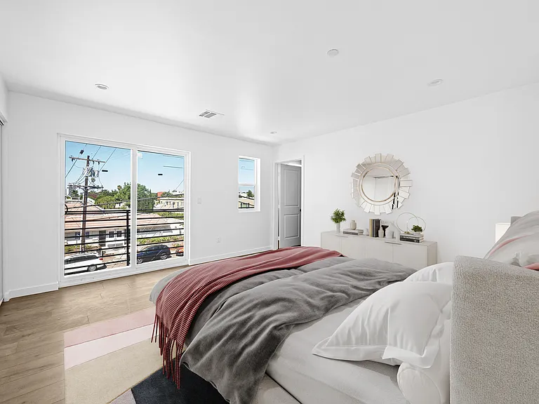 6830 Hazeltine Ave — Photo 22