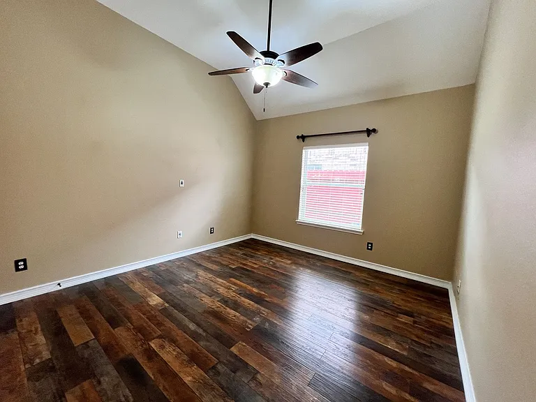 2215 Dorman Ct — Photo 25