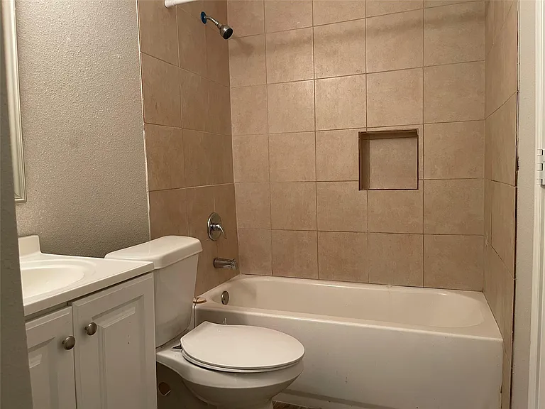 7886 Locksley Rd — Photo 3