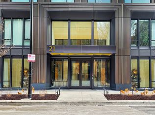 21 N May St #802, Chicago, IL 60607