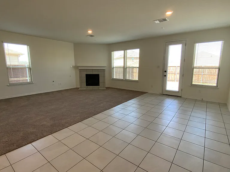 917 Waggoner Dr — Photo 10