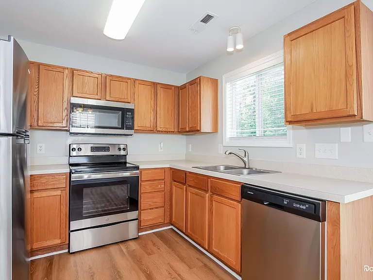 10409 Hugue Way — Photo 3