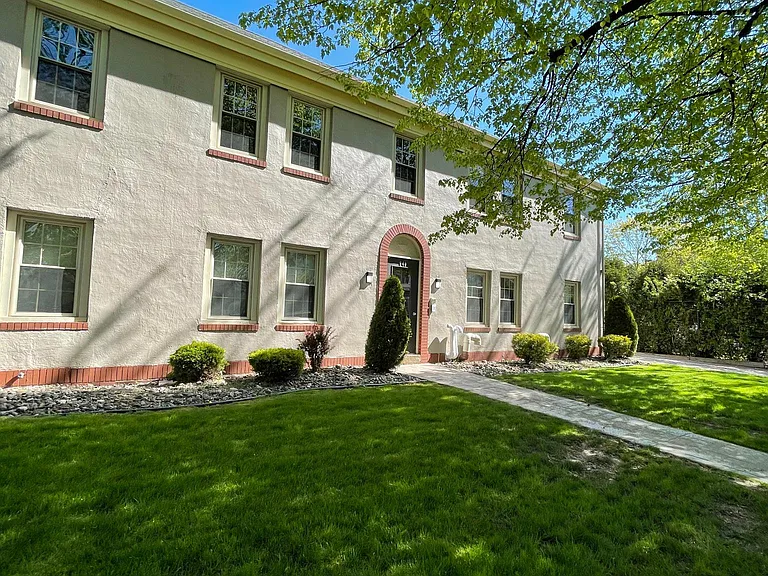 940 Amherst St #12 — Photo 25
