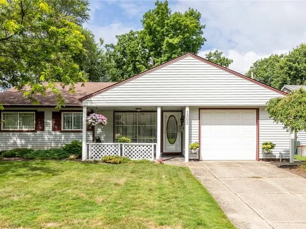 1302 Ranchland Dr, Mayfield Heights, OH 44124