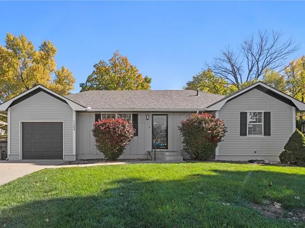 1204 NW 55th St, Blue Springs, MO 64015