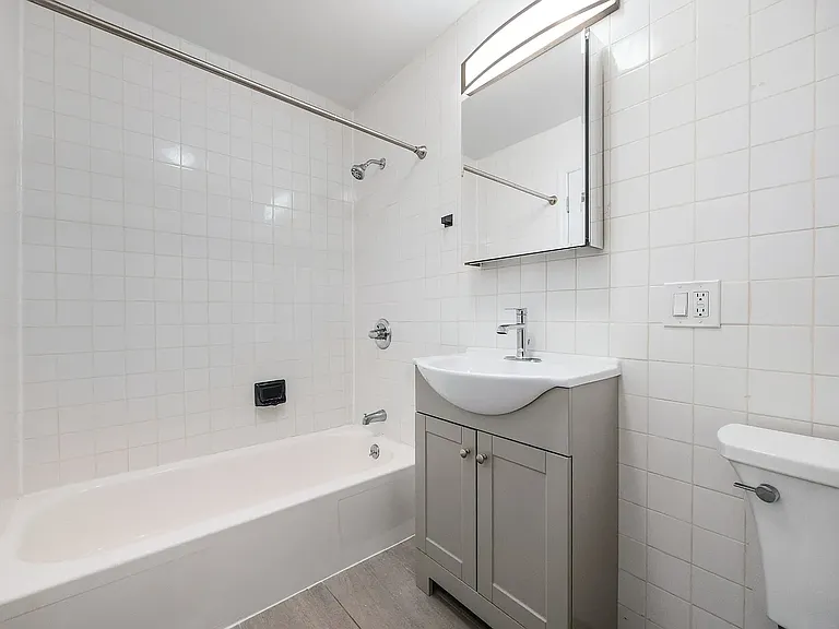 1586 1st Ave #3D — Photo 5