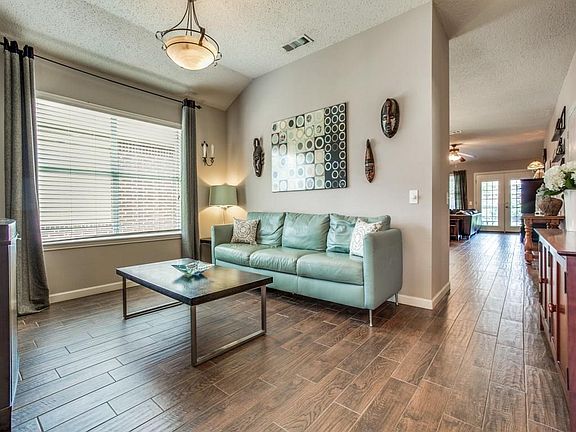 5th image of 300 Trenton Dr