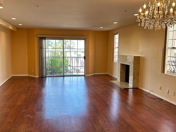 4th image of 1932 Pelham Ave Unit 301