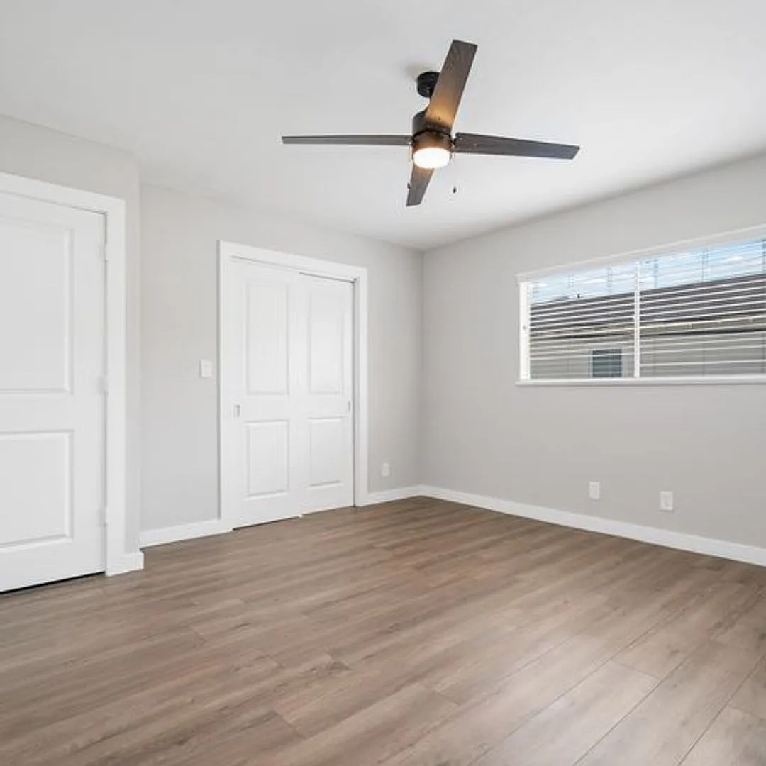 Dream Montrose - 306 Stratford Street — Photo 2