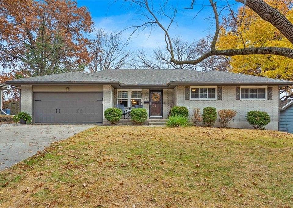 1st image of 9811 Walnut St