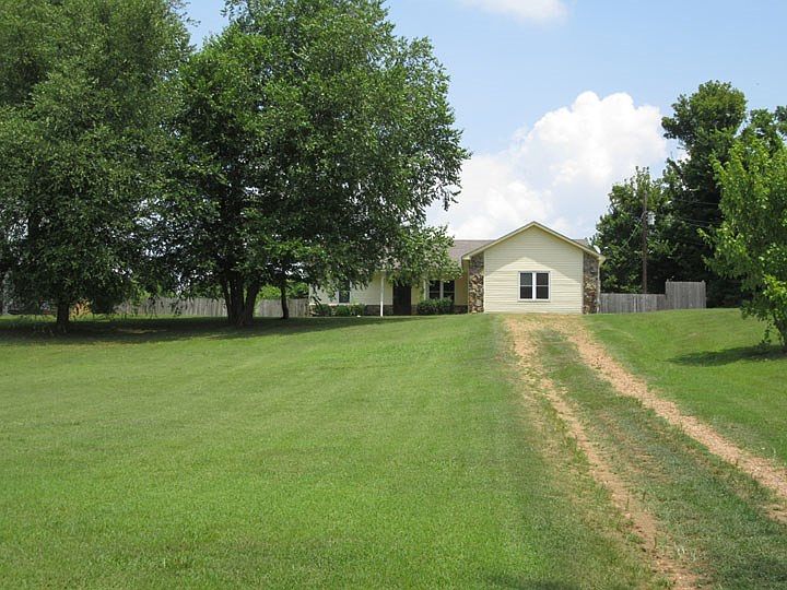 1st image of 326 Twin Lakes Cir
