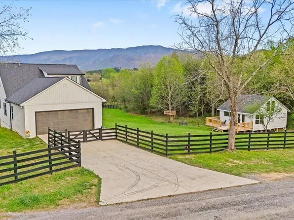 250 Burnett Chapel Ln, Greeneville, TN 37743