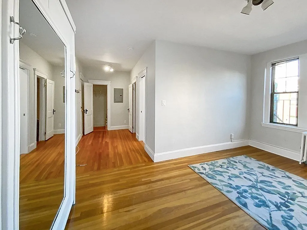 Studio, 430 sqft, $2,350 — Photo 1