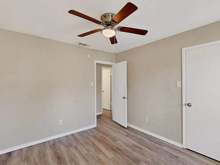 140 Trout St — Photo 26