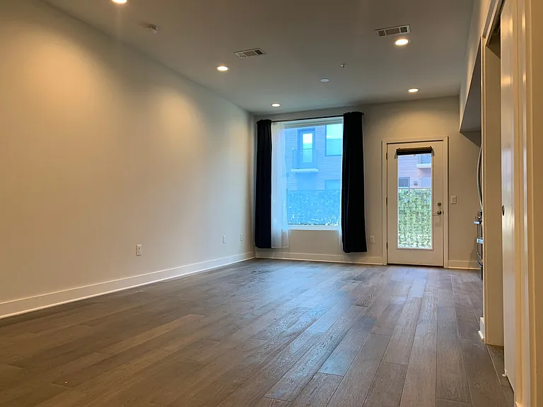 1800 E 4th St #225 — Photo 7