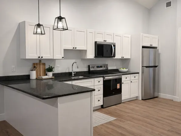 241 W 6th St, Lowell, MA