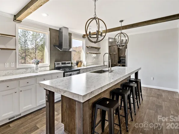 139 Green Leaf Dr, Nebo, NC 28761