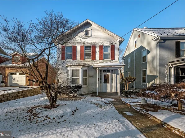 412 S Samuel St, Charles Town, WV 25414