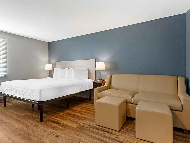 Deluxe Studio - 1 King Bed