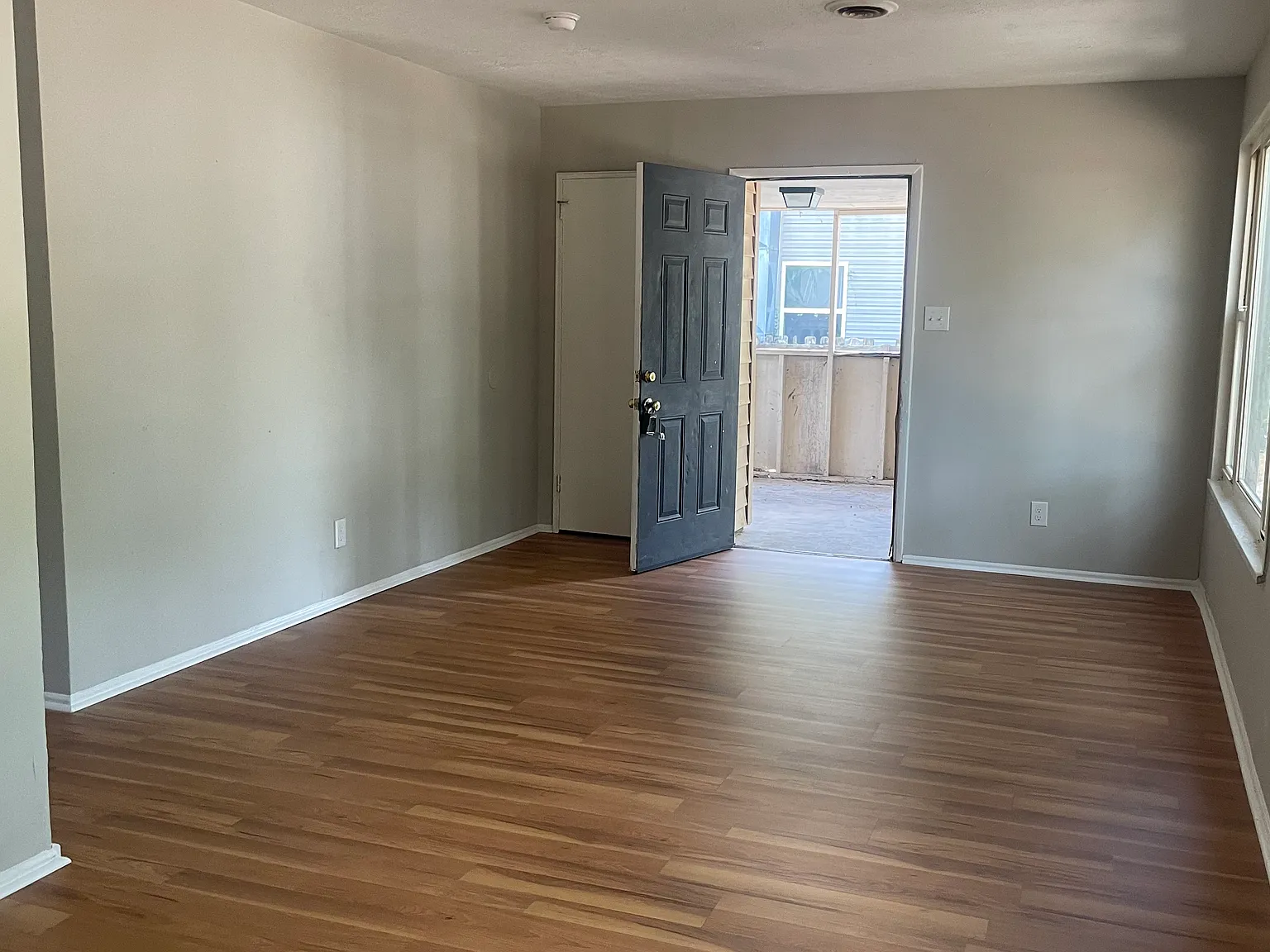 3 bed, 1006 sqft, $1,150 — Photo 3