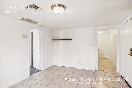 3rd image of 725 W 1st Pl