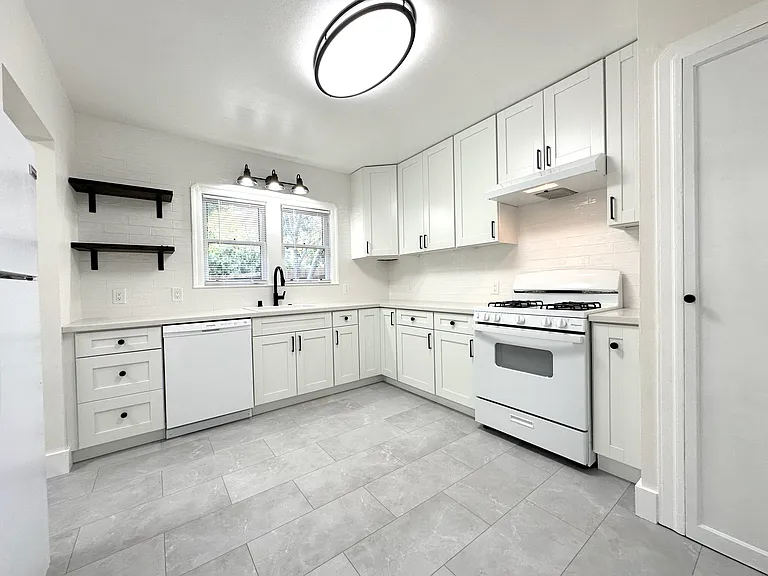 833 Carolina St #A — Photo 4