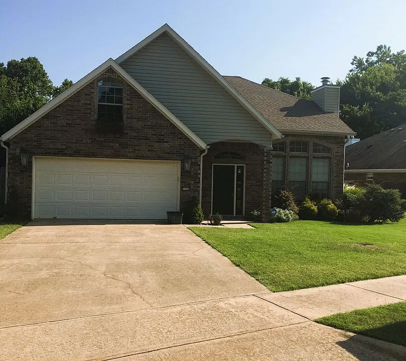 1040 E Broadview Dr