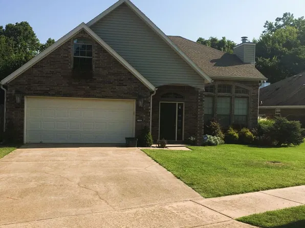 1040 E Broadview Dr, Fayetteville, AR 72703