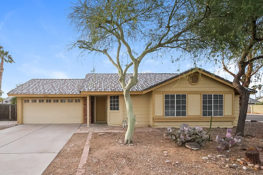 3 bed, 2.0 bath, 1321 sqft, $2,200 — Photo 1