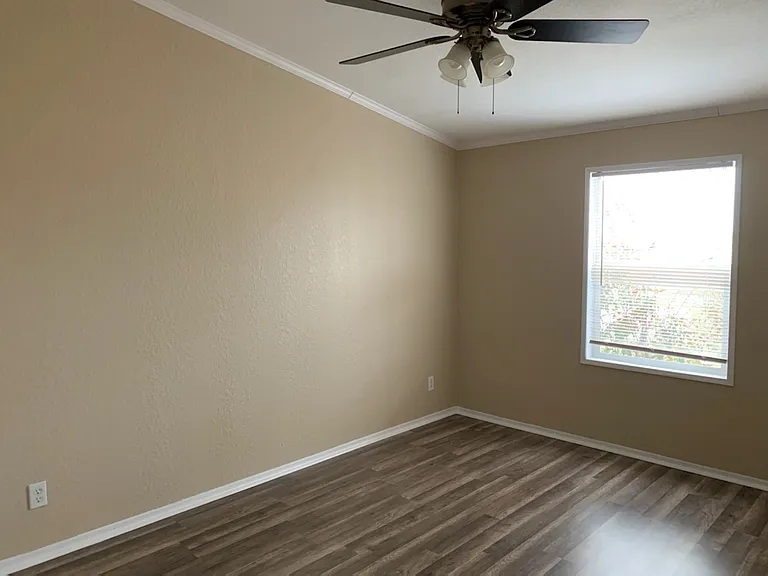 13508 Pfluger Berkman Ln — Photo 9