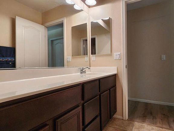 3rd image of 32923 Cloverdale Pl