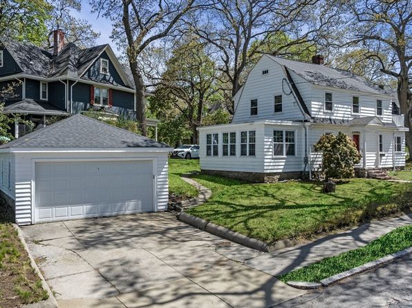 19 Renwick Rd, Melrose, MA 02176