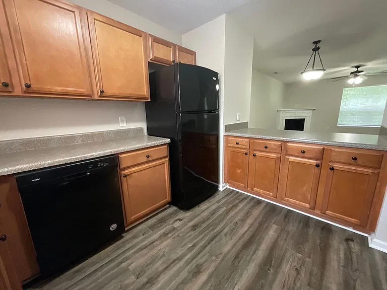 Meridian Park Apartments — Photo 252