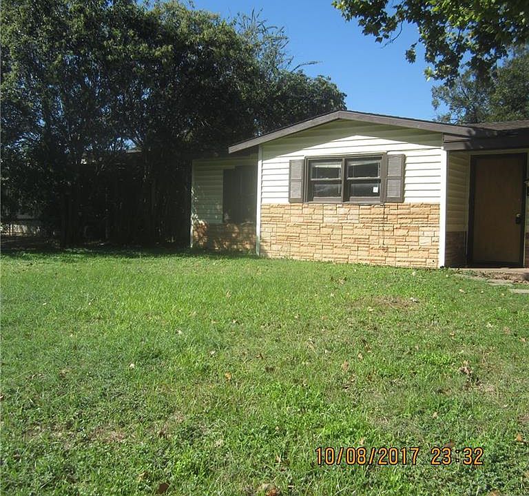1st image of 1318 S La Salle Dr