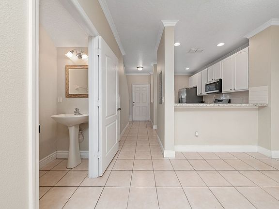 5th image of 10612 Savannah Wood Dr