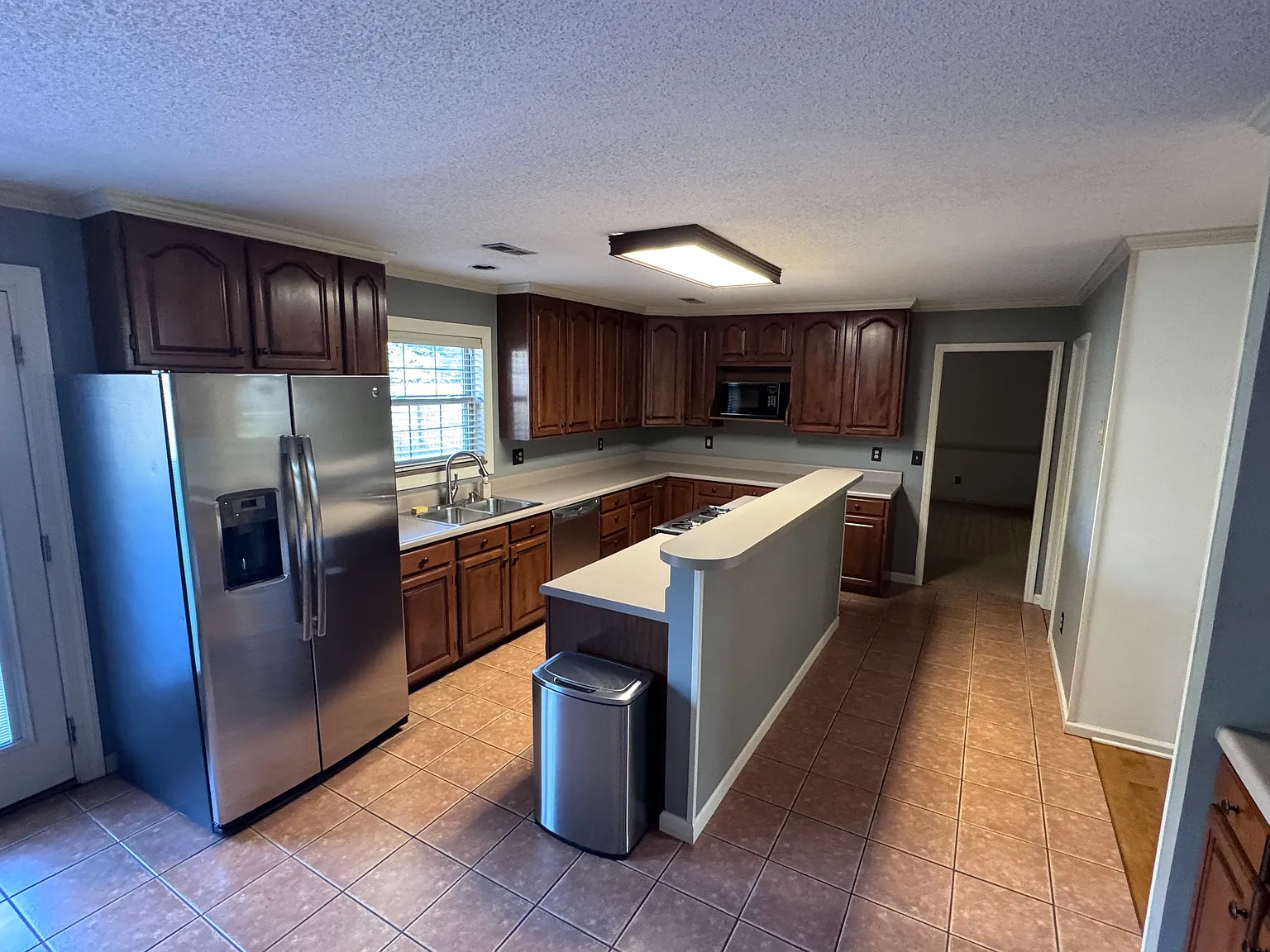 3 bed, 2920 sqft, $2,900 — Photo 4