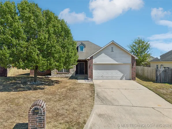 2606 SW Wolf Run Dr, Claremore, OK 74019