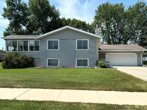 814 4th St SE, Little Falls, MN 56345