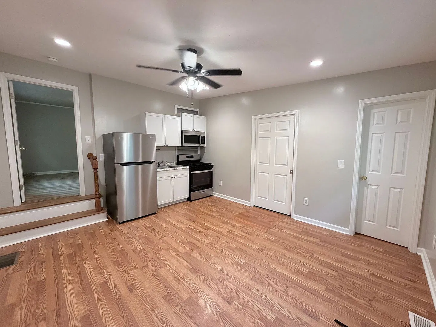 355 Sunset Dr — Photo 2