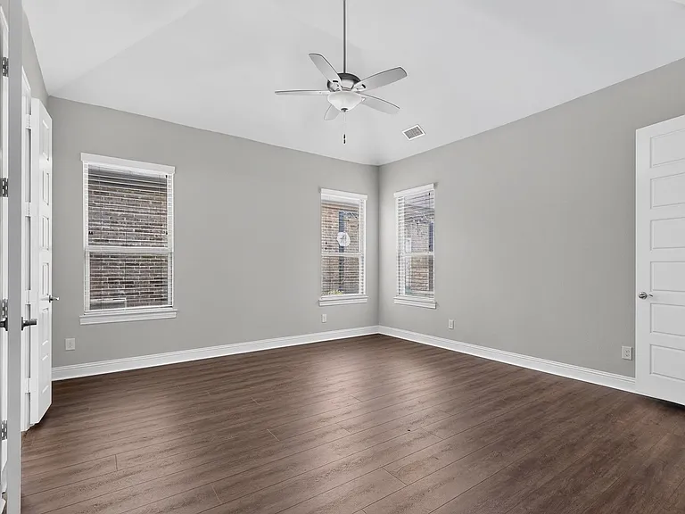 8261 Kentland Dr — Photo 21