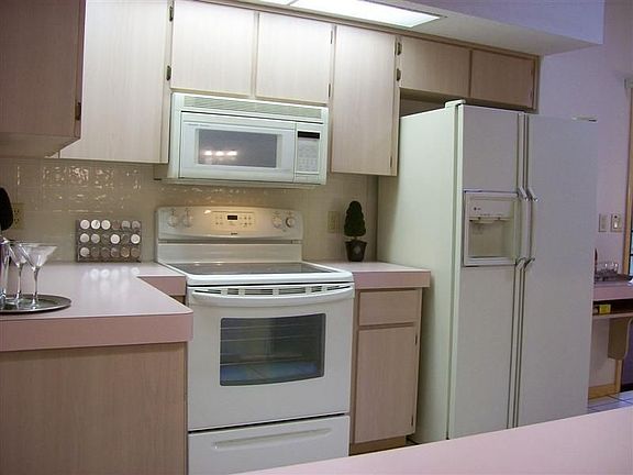 Extra-Clean Kitchen features New Glass-Top Range & Dishwasher!