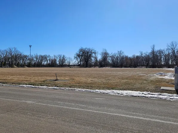 437 2nd St SE, Glyndon, MN 56547