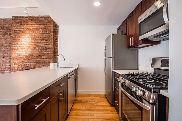 Rented by Nooklyn NYC LLC | media 52