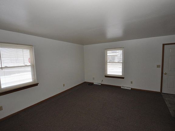 3rd image of 521 Mayville St #523