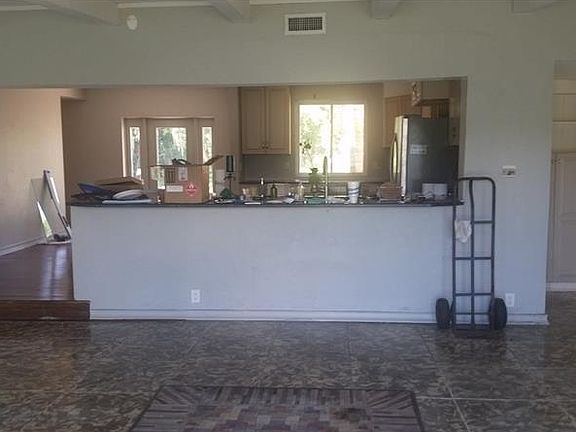 3rd image of 110 Magnolia Ave